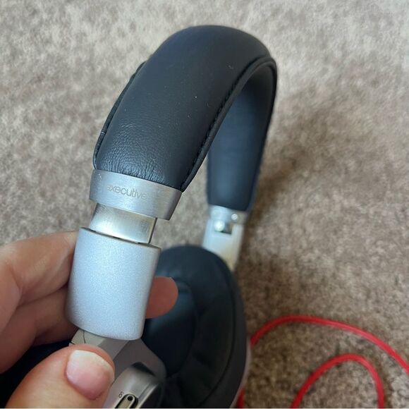 Beats by Dr. Dre Executive Wired Over Ear Noise Cancelling Headphone - Picture 6 of 10